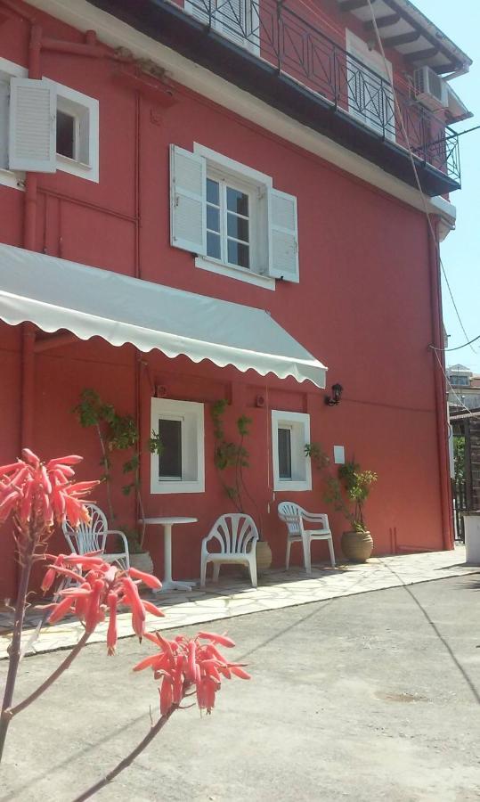 Loula'S Apartments 古维亚 外观 照片